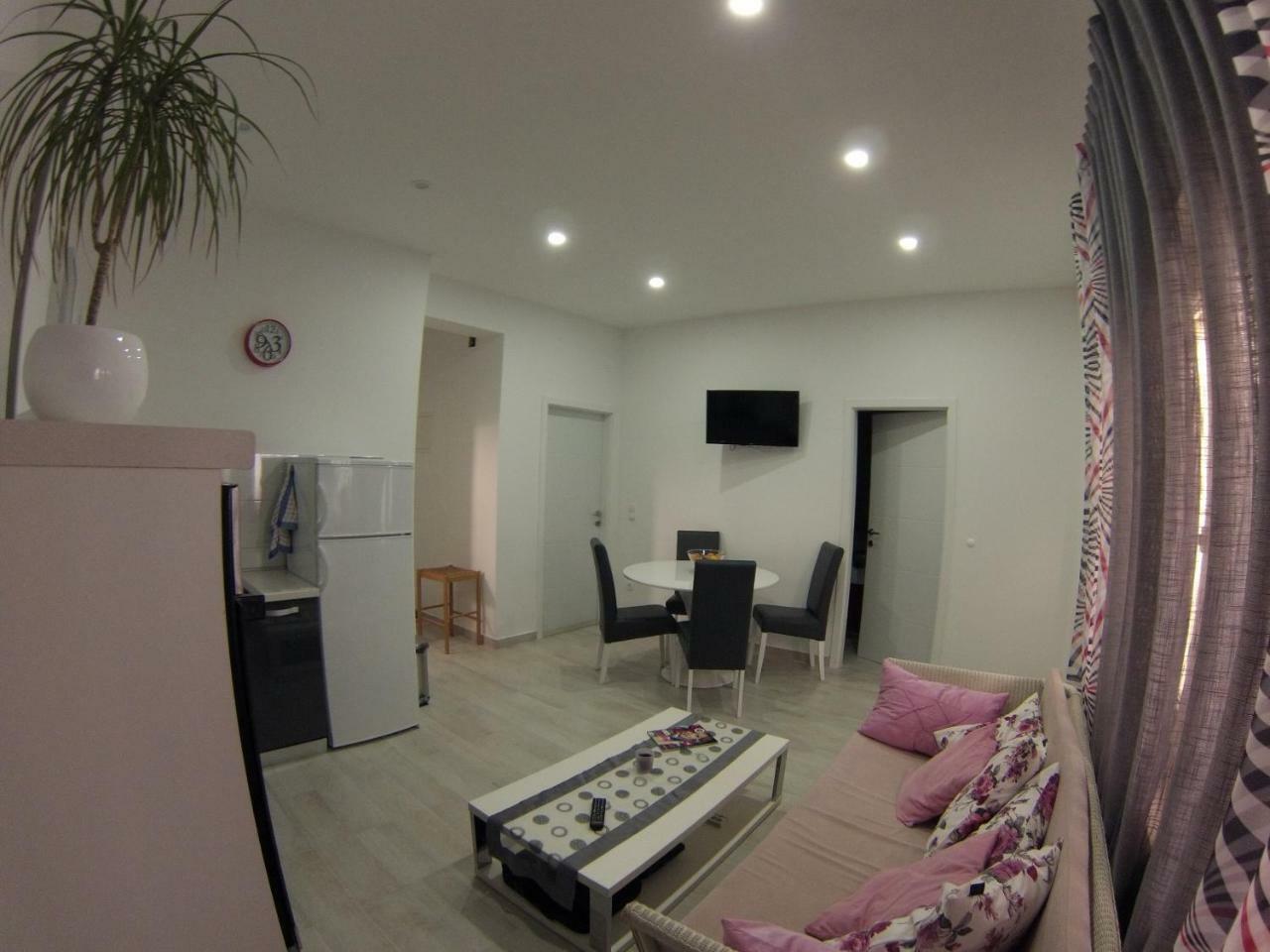 Omis Apartmani Mouse Екстериор снимка